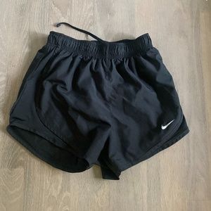BLACK NIKE SHORTS